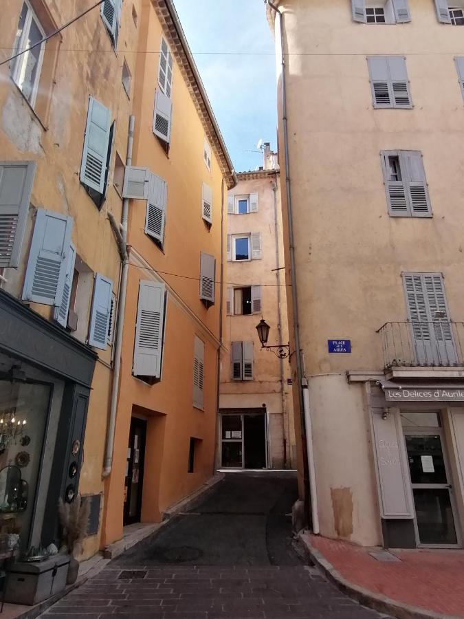 Charmant Appartement Terrasse Sur Les Toits Grasse Luaran gambar